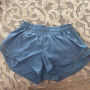 blue size 4 lululemon 2.5 inseam gotta hot shorts